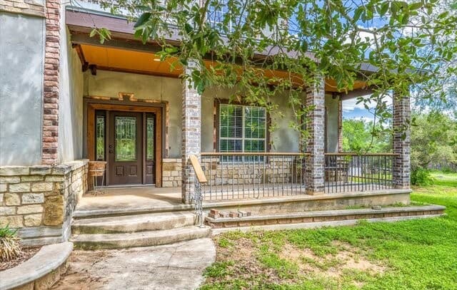 5-bedroom rental at 19590 Leal Rd in San Antonio, TX — photo 2