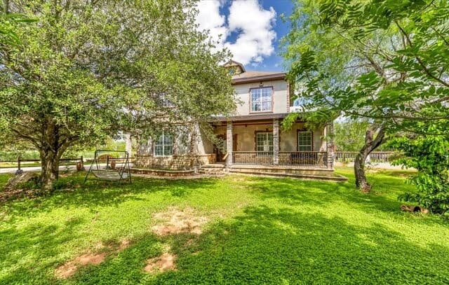 5-bedroom rental at 19590 Leal Rd in San Antonio, TX — photo 3