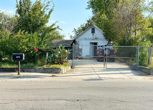 2-bedroom rental at 4842 Lord Rd in San Antonio, TX — photo 1
