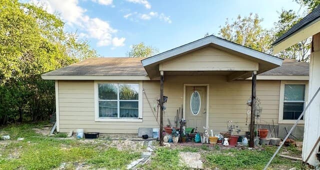 2-bedroom rental at 4842 Lord Rd in San Antonio, TX — photo 2