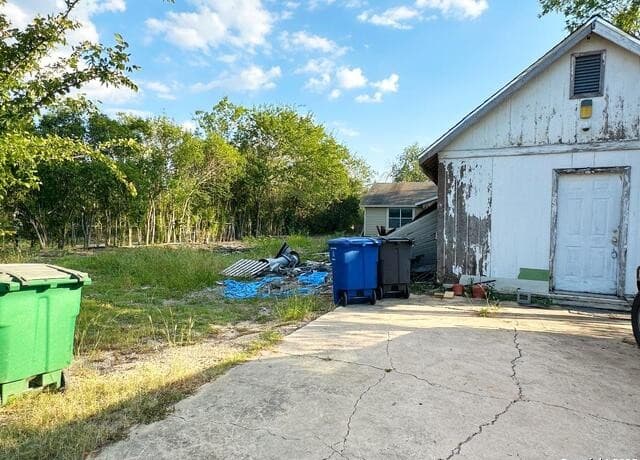 2-bedroom rental at 4842 Lord Rd in San Antonio, TX — photo 3