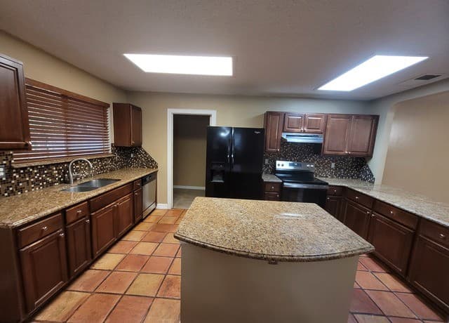 3-bedroom rental at 14306 Bromley in San Antonio, TX — photo 4