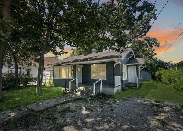 5-bedroom rental at 423 Barrett Place in San Antonio, TX — photo 1