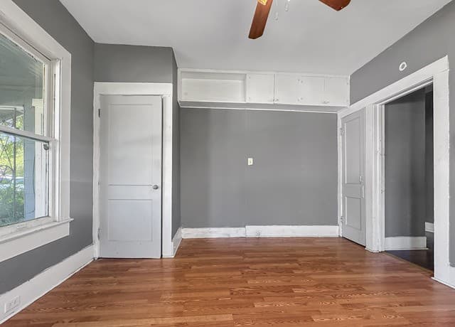 5-bedroom rental at 423 Barrett Place in San Antonio, TX — photo 3