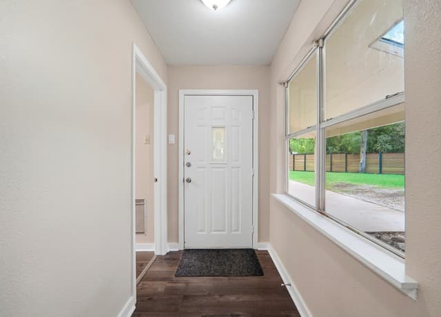 3-bedroom rental at 19214 Grey Forest in Helotes, TX — photo 3