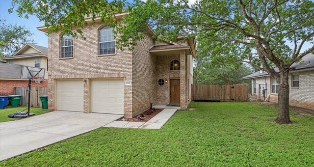 3-bedroom rental at 7942 Las Olas Blvd in San Antonio, TX — photo 2