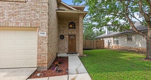 3-bedroom rental at 7942 Las Olas Blvd in San Antonio, TX — photo 3