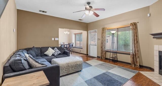 3-bedroom rental at 7942 Las Olas Blvd in San Antonio, TX — photo 5