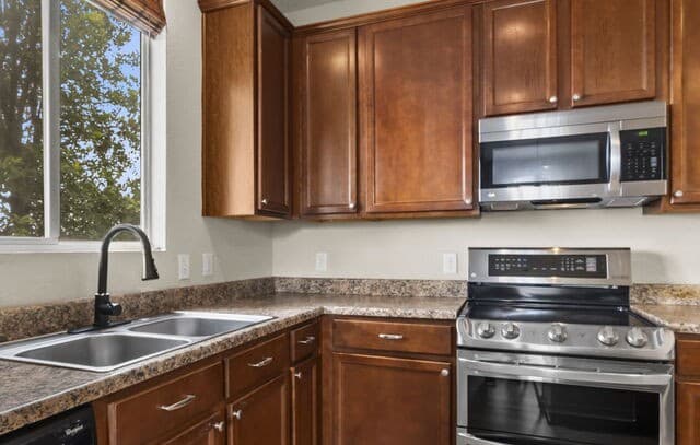 4-bedroom rental at 24222 Desert Ash in San Antonio, TX — photo 3