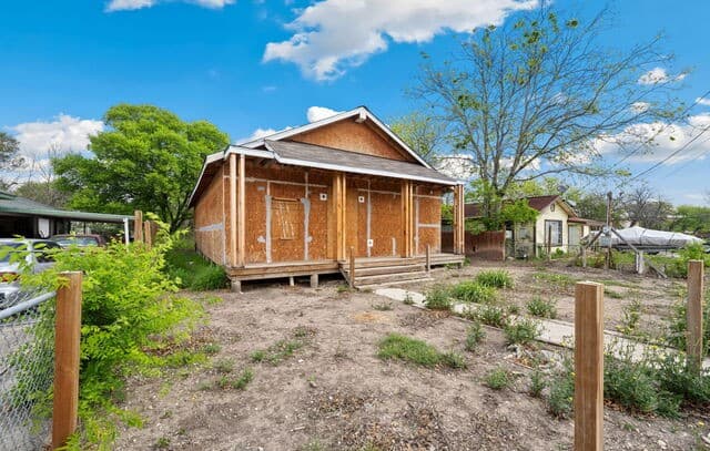 3-bedroom rental at 155 Rosebud in San Antonio, TX — photo 3