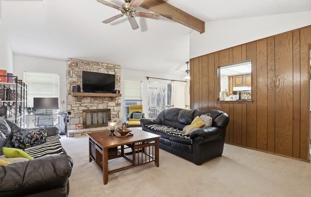 4-bedroom rental at 6923 Scottswood in San Antonio, TX — photo 4