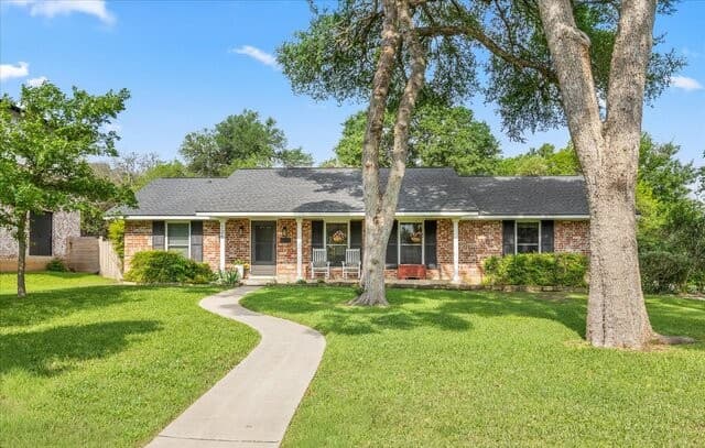 3-bedroom rental at 126 Kenwood Ave in Boerne, TX — photo 1