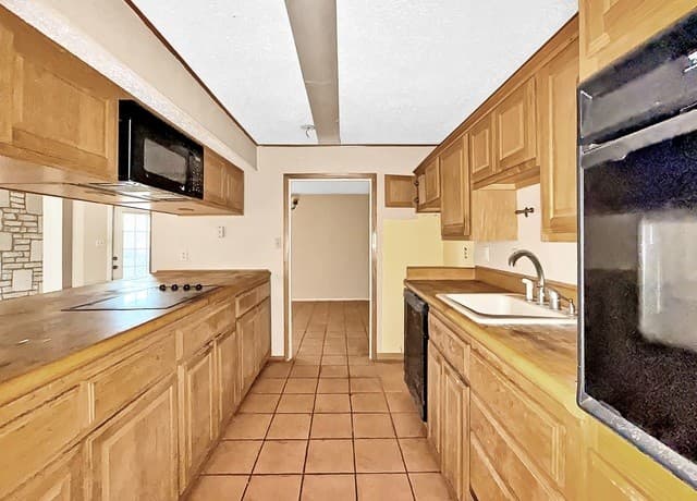 2-bedroom rental at 8519 Echo Creek Ln in San Antonio, TX — photo 4