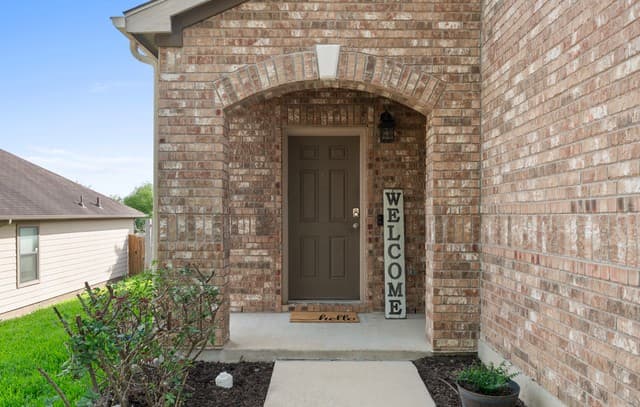 3-bedroom rental at 5740 Ping Way in Cibolo, TX — photo 4