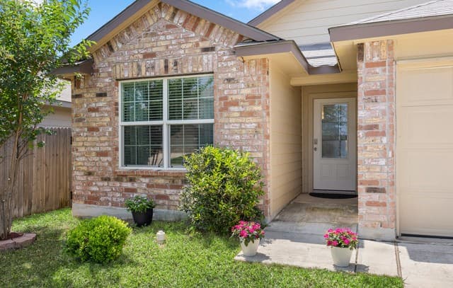 3-bedroom rental at 7707 Nova Star in San Antonio, TX — photo 2