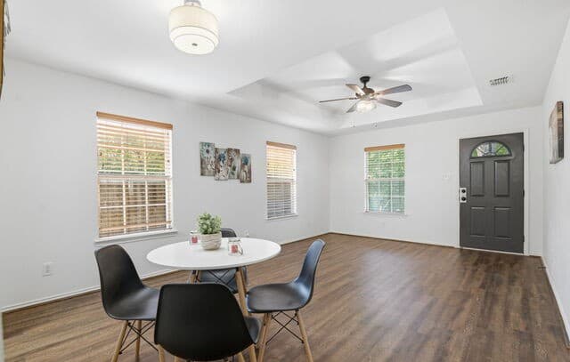3-bedroom rental at 4433 Monterey St. in San Antonio, TX — photo 4
