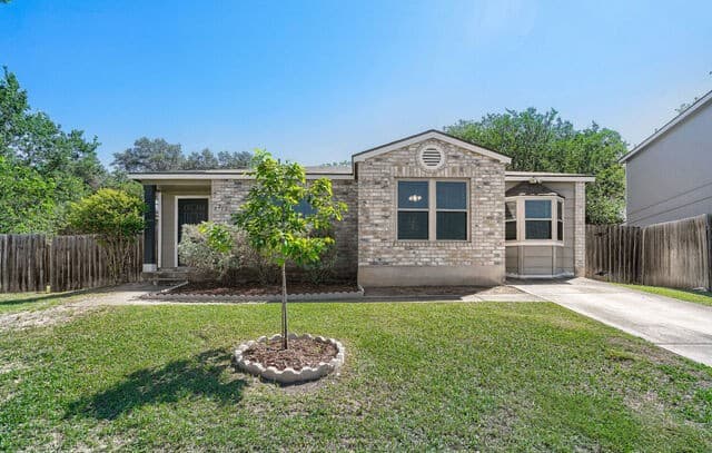3-bedroom rental at 5942 Hidden Glade in San Antonio, TX — photo 1