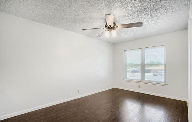 3-bedroom rental at 5942 Hidden Glade in San Antonio, TX — photo 4