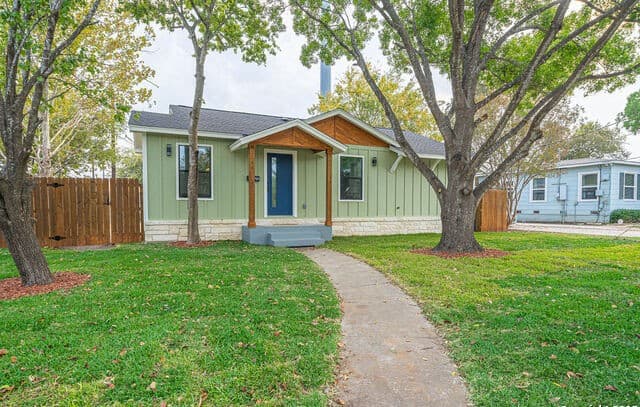 2-bedroom rental at 162 New Haven Dr in San Antonio, TX — photo 2