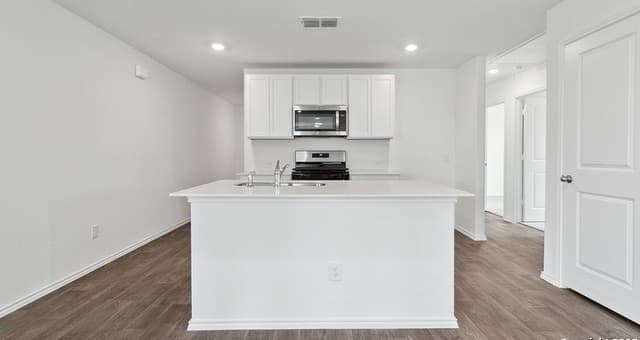 4-bedroom rental at 15618 Lemon Pepper Creek in Von Ormy, TX — photo 4