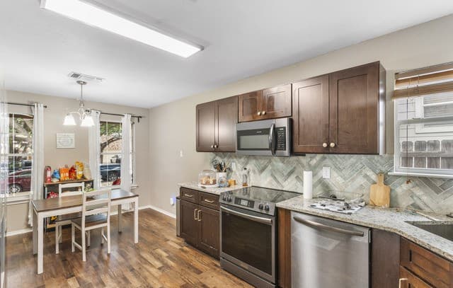 3-bedroom rental at 6614 Clovis in San Antonio, TX — photo 3