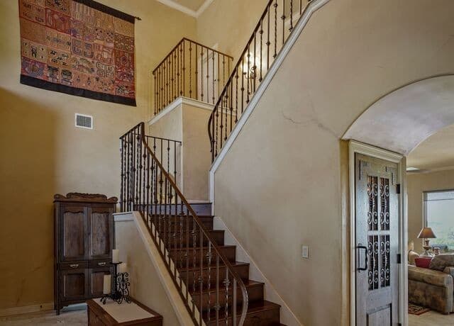 5-bedroom rental at 14950 Iron Horse Way in Helotes, TX — photo 5