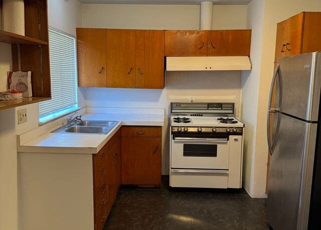 3-bedroom rental at 2423 Spicewood in San Antonio, TX — photo 5