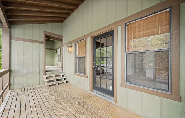 1-bedroom rental at 415 Albany Unit F in Alamo Heights, TX — photo 3
