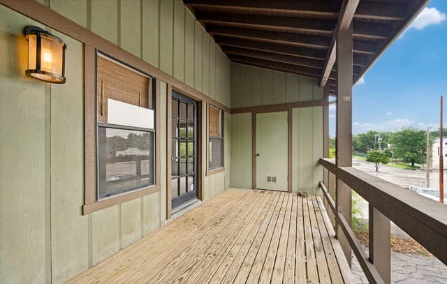 1-bedroom rental at 415 Albany Unit F in Alamo Heights, TX — photo 4