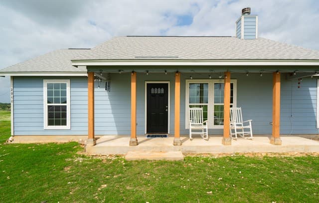 3-bedroom rental at 2948 Fm 1922 in Floresville, TX — photo 2