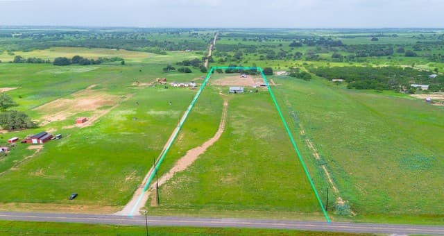 3-bedroom rental at 2948 Fm 1922 in Floresville, TX — photo 3