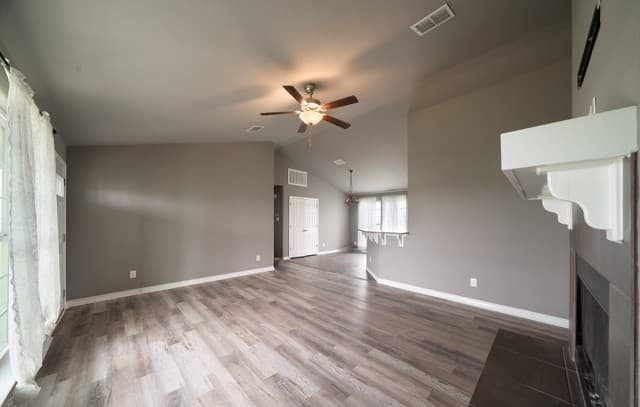3-bedroom rental at 2948 Fm 1922 in Floresville, TX — photo 5
