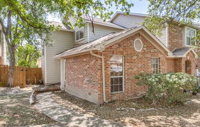 Home for sale at 7111 Snowden Crst in San Antonio, TX — photo 3