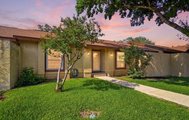 2-bedroom rental at 16202 Avenida Del Luna in San Antonio, TX — photo 1