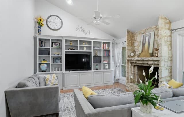 2-bedroom rental at 16202 Avenida Del Luna in San Antonio, TX — photo 4