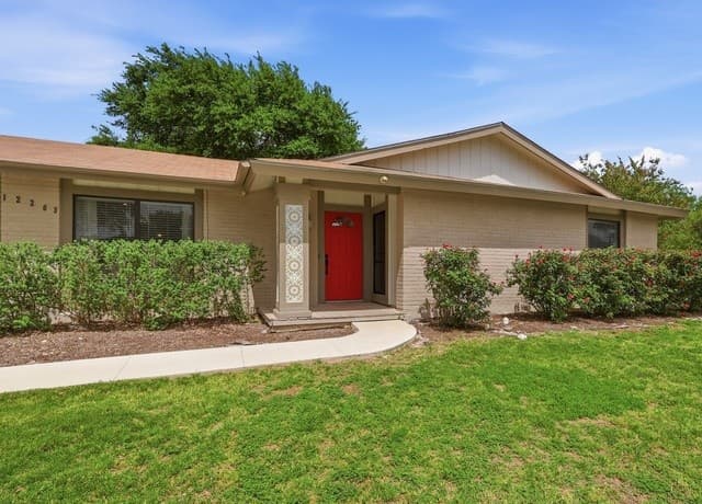 4-bedroom rental at 12203 Morristown St in San Antonio, TX — photo 2