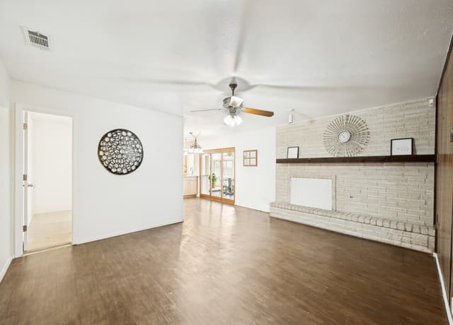 7-bedroom rental at 13206 Monte Rio St in San Antonio, TX — photo 3
