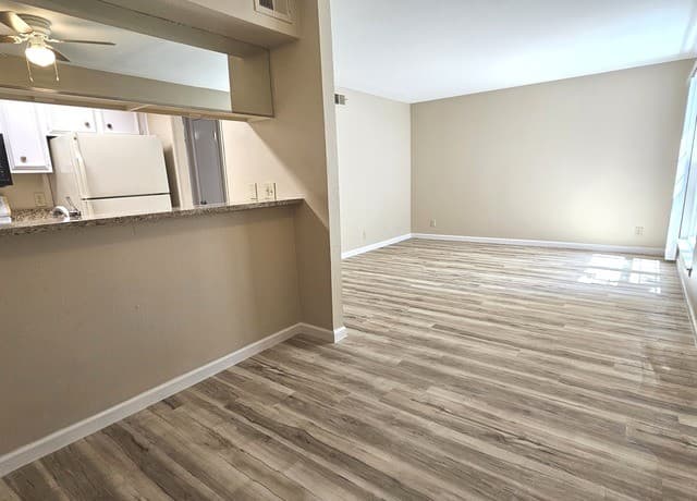 2-bedroom rental at 8702 Village Dr Unit 108 in San Antonio, TX — photo 4