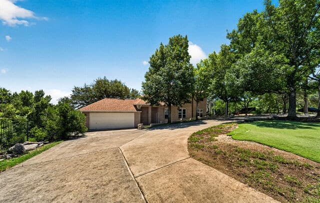 3-bedroom rental at 25819 Whata Vw in San Antonio, TX — photo 2