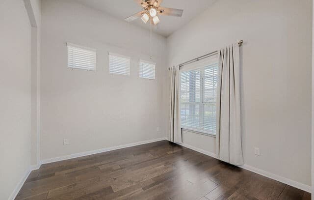 4-bedroom rental at 23107 Emerald Pass in San Antonio, TX — photo 4