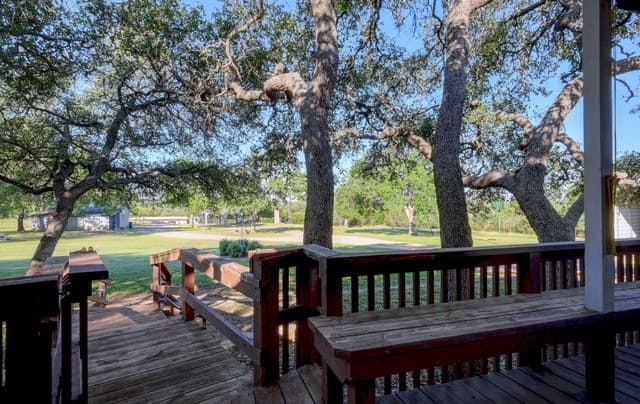 3-bedroom rental at 1534 S Us Highway 281 in Blanco, TX — photo 3