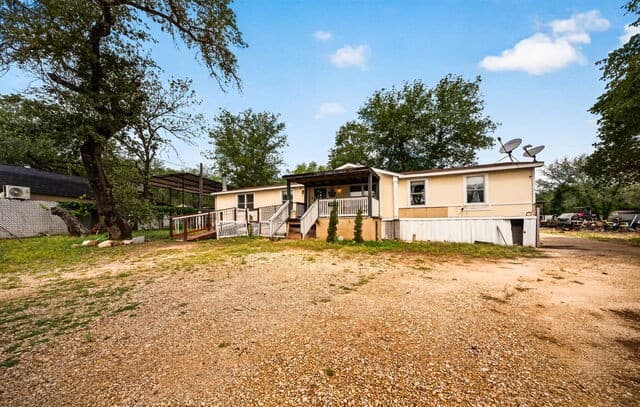 4-bedroom rental at 4203 Cotton Oaks Dr in Elmendorf, TX — photo 3