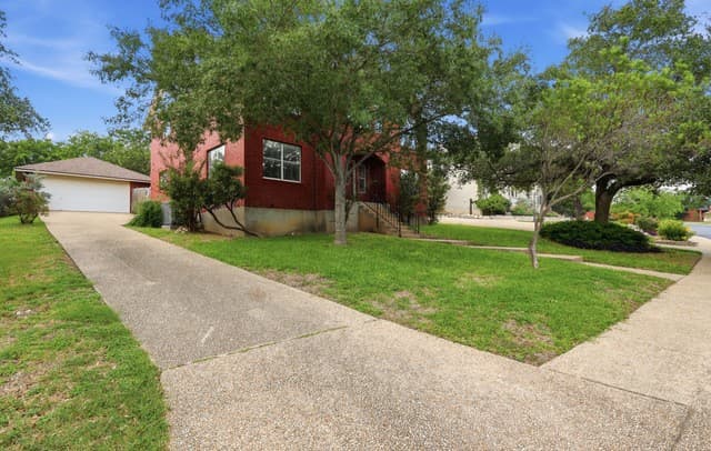 4-bedroom rental at 25031 Granite Path in San Antonio, TX — photo 2