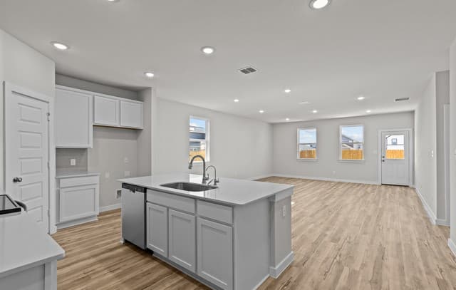 4-bedroom rental at 8653 Rucker Pond Trail in San Antonio, TX — photo 5