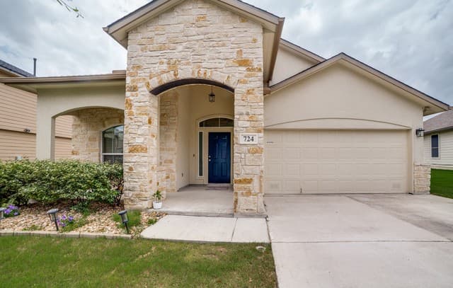 3-bedroom rental at 724 Smooth Wine in Cibolo, TX — photo 1