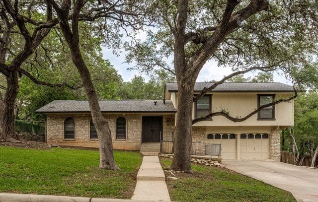 3-bedroom rental at 14210 Turtle Rock in San Antonio, TX — photo 2