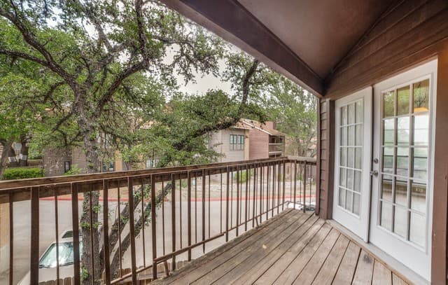 2-bedroom rental at 8633 Datapoint Dr Unit 204 in San Antonio, TX — photo 3