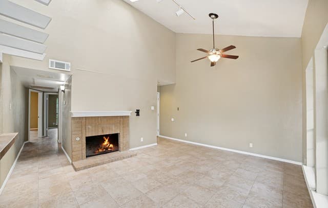 2-bedroom rental at 8633 Datapoint Dr Unit 204 in San Antonio, TX — photo 4