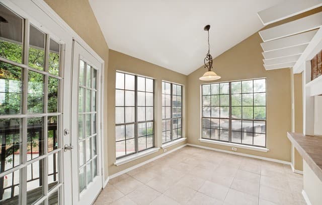 2-bedroom rental at 8633 Datapoint Dr Unit 204 in San Antonio, TX — photo 5