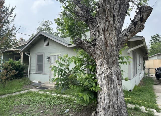 3-bedroom rental at 315 Linares in San Antonio, TX — photo 1